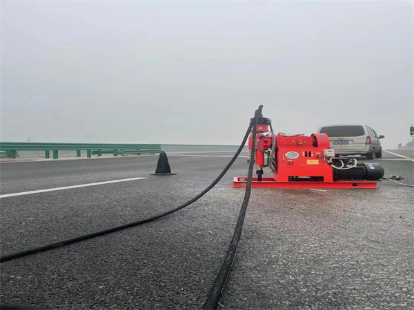 兴和马路路基路面开裂下沉注浆加固灌浆